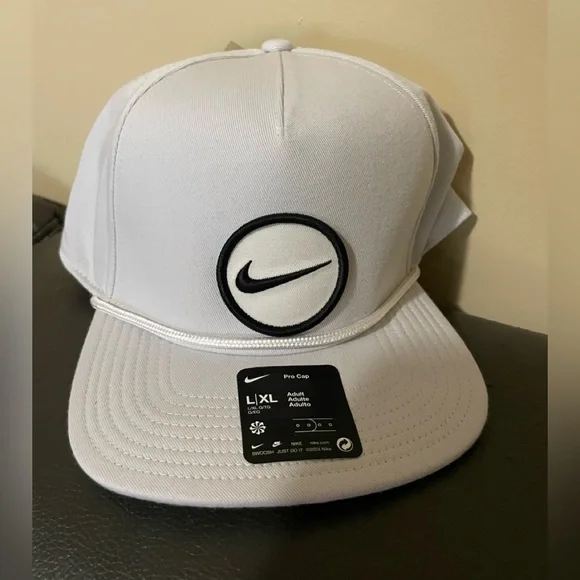 Nike White and Black Logo Cap - Picture 1 of 4